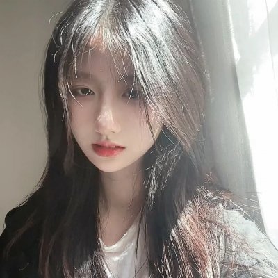 如月微笑